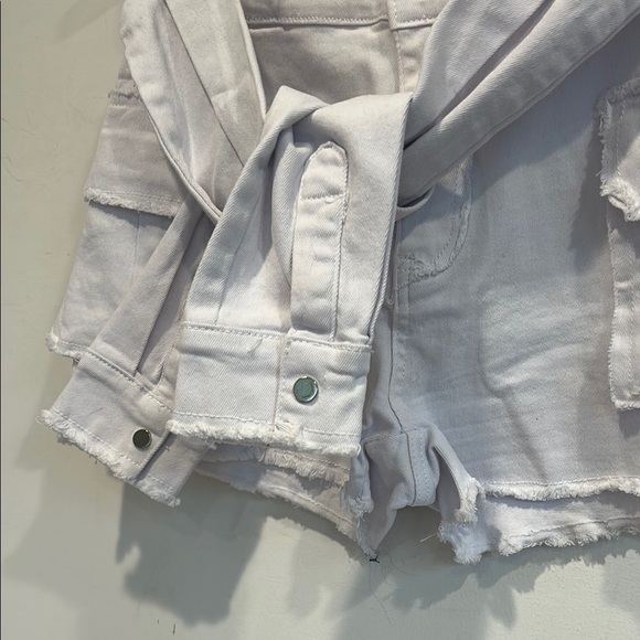 My Boo White Button-Up Shorts with Tie Front Punk Sleeves large women’s - Picture 3 of 7